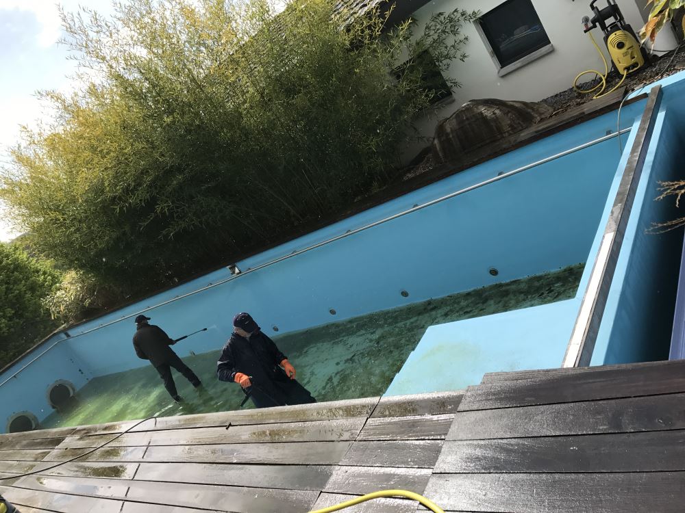 Schwimmbadreinigung von die Allwörker, Niederbipp im Kanton Bern (Region Oberaargau) in der ganzen Schweiz tätig